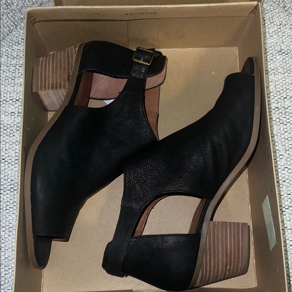 Lucky Brand Black Barimo Bootie.  Black Peep-Toe Heeled Bootie Size 9 - Picture 10 of 10